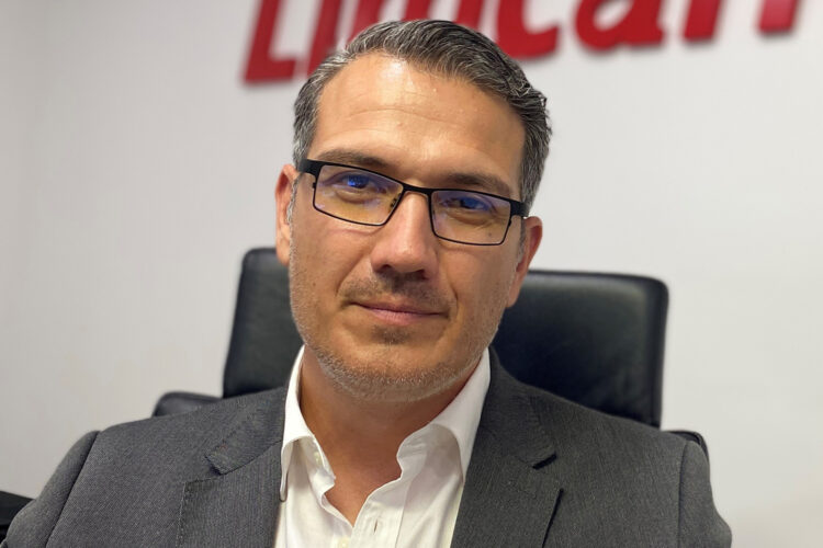 Juan Cerezo director comercial nacional en LIMCAMAR