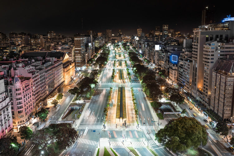 Avenida 9 de Julio de Buenos Aires por la noche